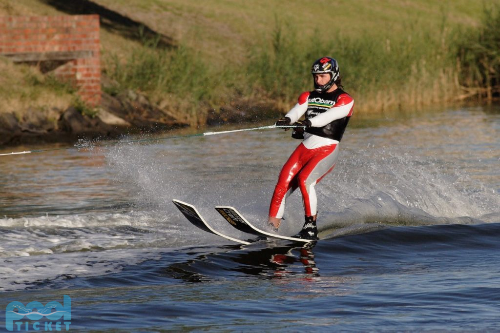 Water skiing on the yarra02